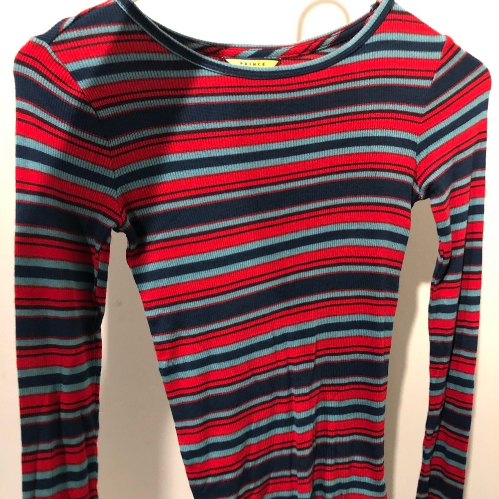 stretchy colorful shirt